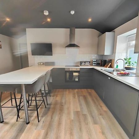 Sloane Modern 2 Bedroom Seafront Apartment Blackpool Bagian luar foto