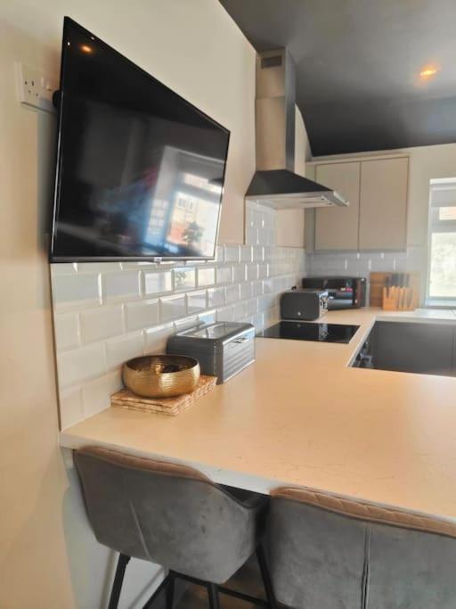 Sloane Modern 2 Bedroom Seafront Apartment Blackpool Bagian luar foto