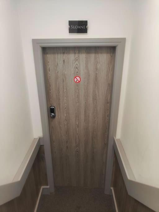 Sloane Modern 2 Bedroom Seafront Apartment Blackpool Bagian luar foto
