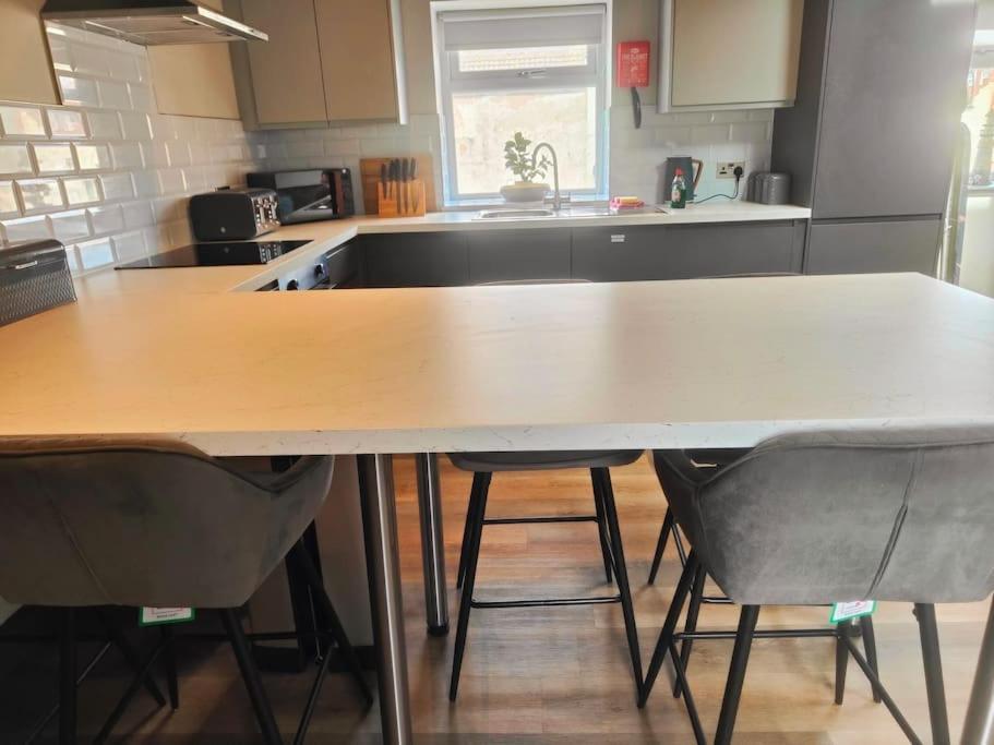 Sloane Modern 2 Bedroom Seafront Apartment Blackpool Bagian luar foto