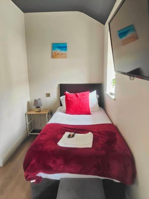 Sloane Modern 2 Bedroom Seafront Apartment Blackpool Bagian luar foto