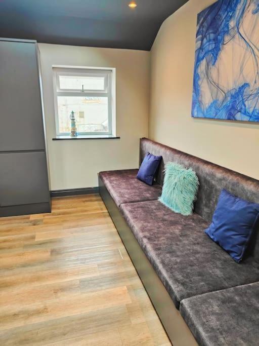 Sloane Modern 2 Bedroom Seafront Apartment Blackpool Bagian luar foto